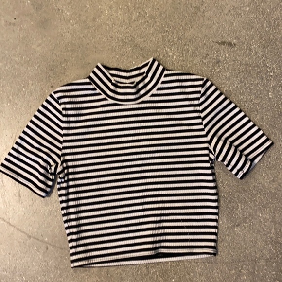 Striped crop top - Picture 1 of 3